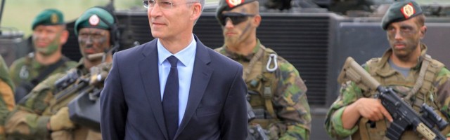 Столтенберг: Россия наращивает военную мощь вокруг НАТО