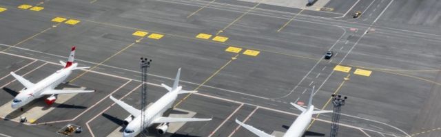 В питерском аэропорту столкнулись два пассажирских самолета