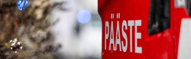 ФОТО | Спасатели: в Йыгева горело здание, где расположен мотель и авторемонтная мастерская. Утром было новое возгорание