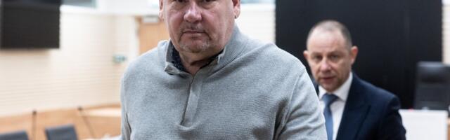 На скамье подсудимых — предприниматели, обвиняемые в том, что обманывали государство на продаже пакетированного вина. Деньги текли рекой