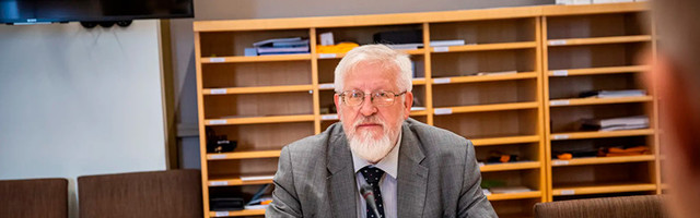 Кандидат в президенты: поддерживаю строительство завода и однополые браки