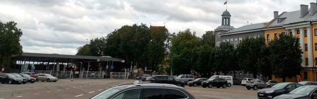 С 1 июля в Эстонии вступит в силу запрет на парковку на тротуаре