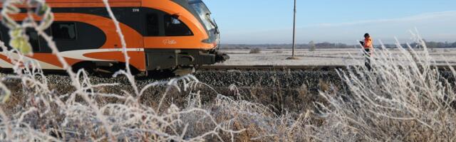 Ноябрь принес очередную смерь на работе: водитель грузовика погиб при столкновении с поездом