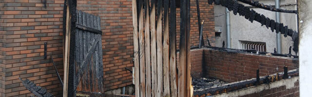 Фото: в центре города загорелся мусорный домик