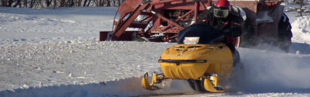На лед Теплого и Псковского озер можно выезжать на легких транспортных средствах