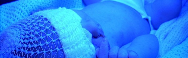 Финская фирма подарила Нарвской больнице аппарат для лечения желтухи новорожденных