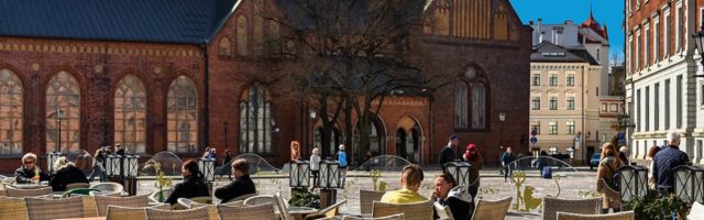 В Латвии из-за роста заболеваемости Covid-19 вводят строгие ограничения в местах общепита