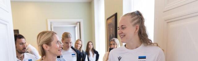 ФОТО | Женская сборная Эстонии по волейболу посетила дом Стенбока и встретилась с премьер-министром Каей Каллас