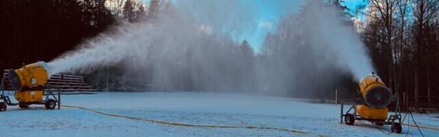 На лыжных трассах Таллинна началось производство искусственного снега