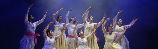 Индийский танцевальный коллектив открыл гастрольный тур по Эстонии концертом в Нарве