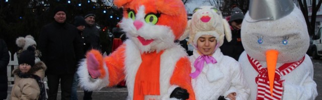 Можно ли встречать Новый год у городской елки?