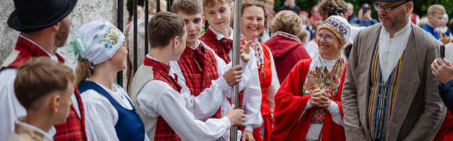 ФОТО: огонь Праздника песни и танца путешествовал по Ляэнемаа