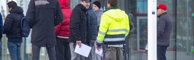 Инфекционист: коронавирус ищет и находит места скопления людей