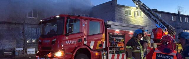 ФОТО | В здании бывшей мебельной фабрики случился пожар  