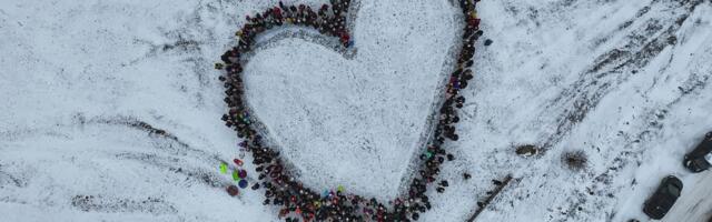 Тысячи людей вновь возьмутся за руки и сформируют сердца по всей Эстонии