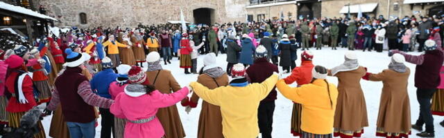 ФОТО и ВИДЕО: в Нарве встретили 108-ю годовщину Эстонской Республики поднятием флага