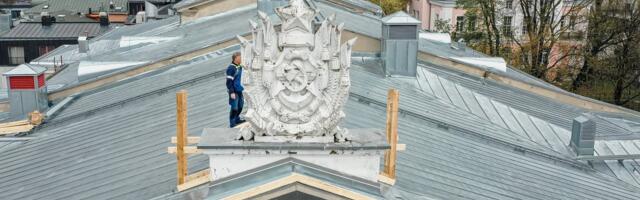 ФОТО И ВИДЕО | Вице-мэр Таллинна о демонтаже герба СССР: в нижней части элемента —  коррозия и трещины