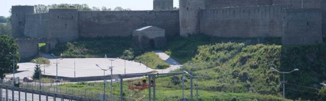 На мосту Дружбы продолжаются строительные работы: установлены рамы ворот