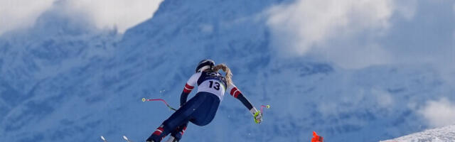ВИДЕО: горнолыжницу Линдси Вонн эвакуировали на вертолете после падения на Олимпиаде‑2026
