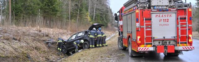 ФОТО И ВИДЕО | Автомобиль BMW вылетел с дороги и перевернулся