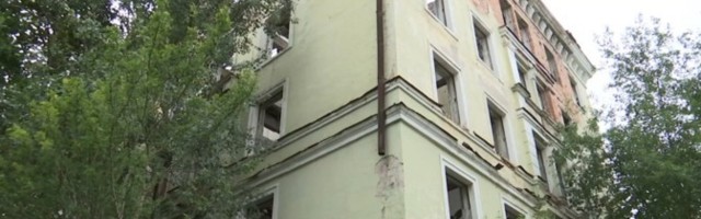 Горуправа Нарвы одобрила покупку разрушающегося здания в центре города за 120 000 евро