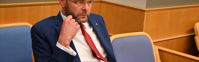 Оппозиция вновь инициировала вотум недоверия мэру Таллинна Осиновскому