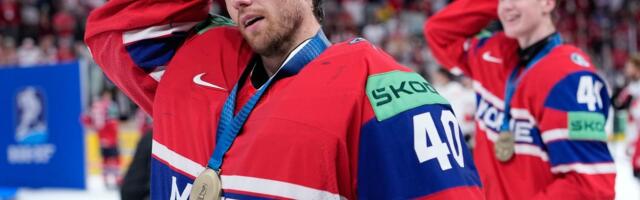Норвежский хоккеист перешел в российский клуб — лучший голкипер чемпионата мира может потерять место в сборной