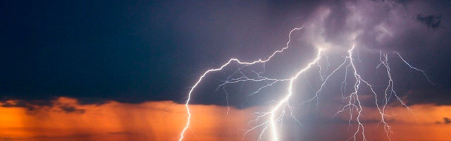 На Эстонию надвигаются ливни, грозы и шторм. Жара сохраняется