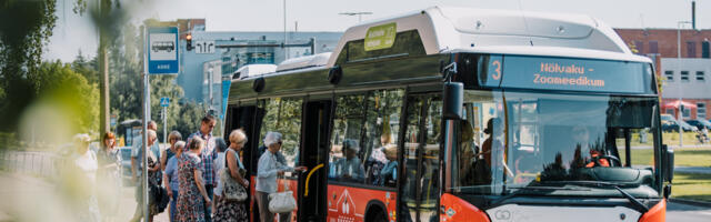 Новая возможность: в Тарту банковскую карту можно использовать как автобусную