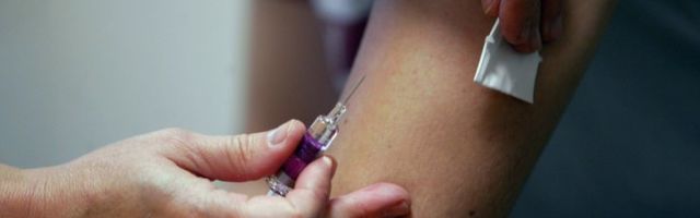 Bloomberg: российская элита получила доступ к экспериментальной вакцине от коронавируса еще в апреле