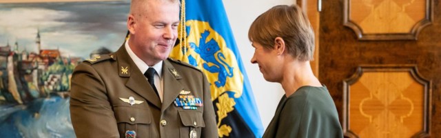 Эстонский бригадный генерал проигнорировал президентский прием из-за вчерашней выходки Микка Пярнитса, пришедшего пожать руку президенту в женском платье и на каблуках