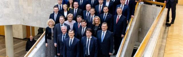 Весь состав кабинета министров ушел в отставку в связи с отставкой премьера