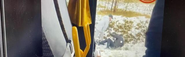 Видео ⟩ Конфликт в автобусе: пьяный пассажир ударил водителя