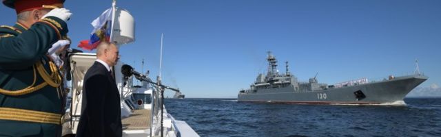 ПРЯМАЯ ТРАНСЛЯЦИЯ | В России отмечают День военно-морского флота. В Санкт-Петербурге проводится парад