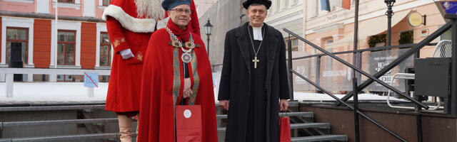 ФОТО: в Тарту объявлен рождественский мир
