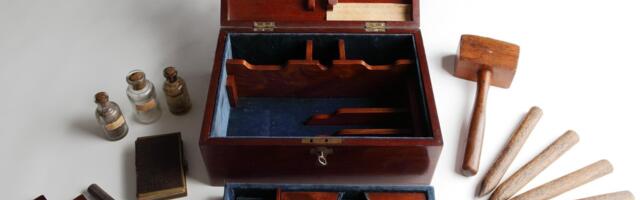 Правда ли, что на снимках из соцсетей изображены настоящие наборы охотника на вампиров?