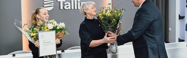 Таллинн премировал фигуристку Нину Петрыкину и ее тренера Светлану Варнавскую