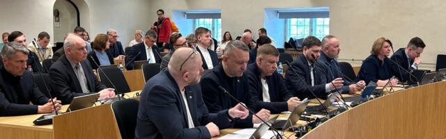 Катри Райк снова хотят отправить в отставку. А вместе с ней — Стальнухина. В Нарве депутаты подали заявление о вотуме недоверия