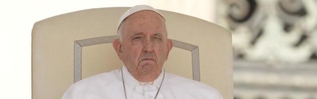 Папе римскому сделают срочную операцию на кишечнике