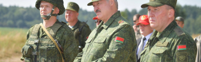 ОНЛАЙН-БЛОГ | Протесты в Беларуси: Лукашенко приказал привести в полную боевую готовность армию