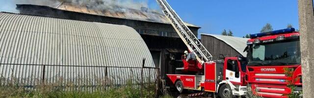 ФОТО: в Кохтла-Ярве горит промышленное здание