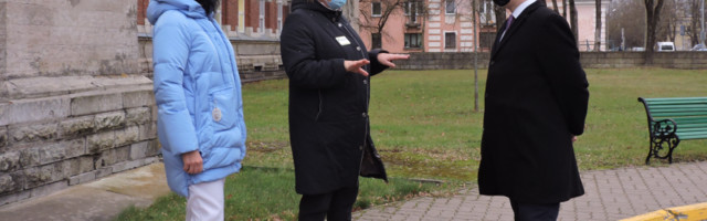 Премьер-министр Юри Ратас осмотрел Нарвскую больницу, но визит в Ида-Вирумаа пришлось прервать   ДОПОЛНЕНО