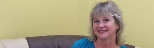 Быстро оказала первую помощь, чтобы спасти человека