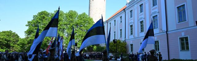 Хуссар в День флага: сине-черно-белый флаг должен чаще развеваться в общественном пространстве!