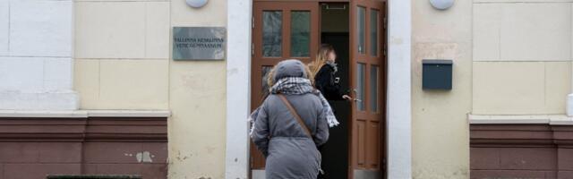 Школьники: „Учитель собирала вещи и просила прощения, что бросает на полпути“. Вместе с директором в Таллинне уволили и педагогов, не соответствующих языковым категориям