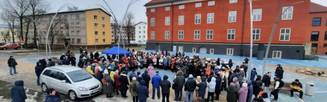 ФОТО: Нарвитяне высказали наболевшее на пикете против зашкаливающих счетов за отопление