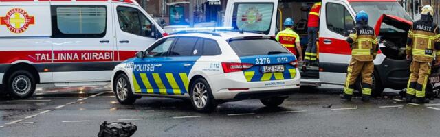 Автобус сбил 11-летнюю девочку, полицейский автомобиль попал в аварию