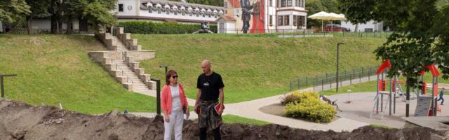 ВИДЕО | Новый хозяин здания на улице Вабадусе в Нарве организовал на своем участке раскопки