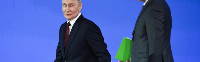 Кремль: Путин готов разговаривать с Макроном 