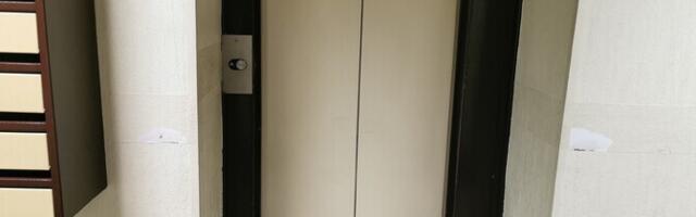 В Тарту женщина была вынуждена кататься в лифте